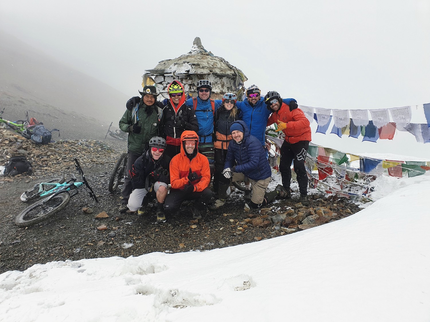 Excursion around Lingzhi and the surrounding ridges to make a loop. Distance 20-30km